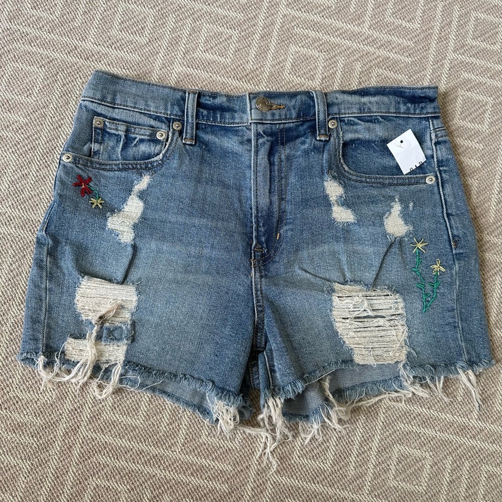 NWT Gap High Rise 3” Denim Shorts with Embroidery  - Size 29